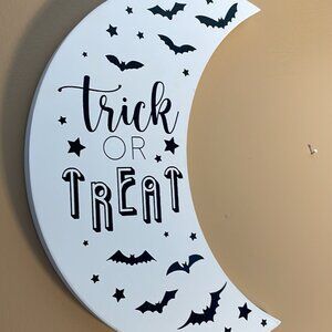 Decocrated Trick or Treat Moon Sign